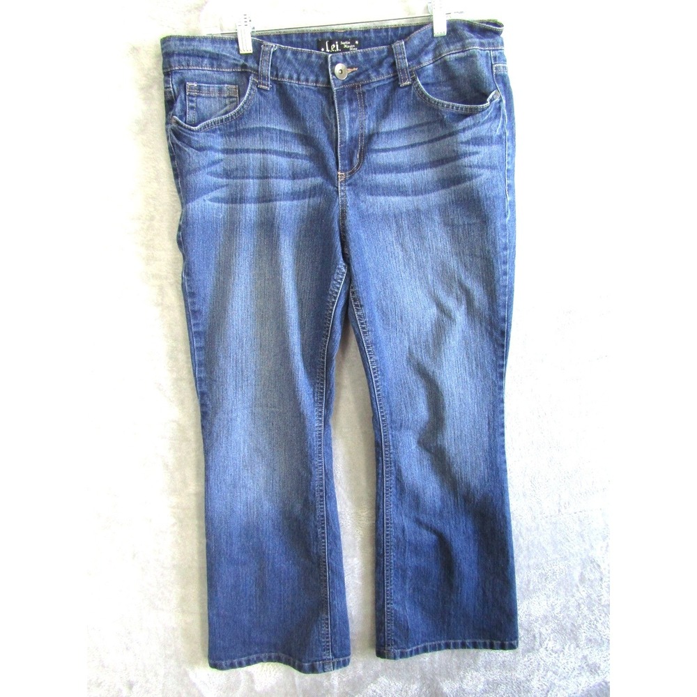 LEI Sophia Hipster Flare Jeans Medium Wash Blue Denim Womens Size 17 Academia